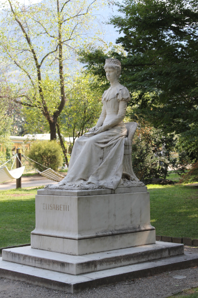 Visitare Merano in un giorno statua di Sissi