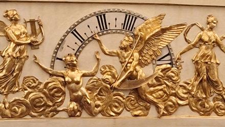 Teatro San Carlo orologio sopra il palcoscenico