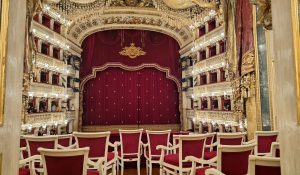 Visita al Teatro San Carlo vista dal palco reale