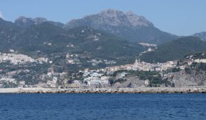 Costiera Amalfitana in 1 giorno panorama della costa dal traghetto