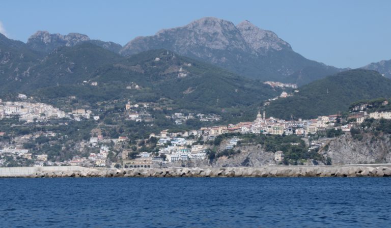 Costiera Amalfitana in 1 giorno panorama della costa dal traghetto