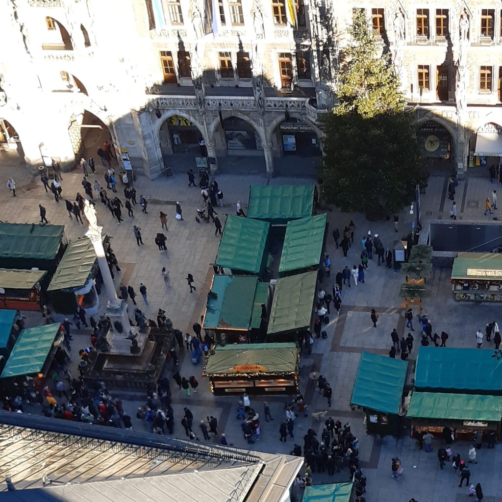 Il Christkindlmarkt di Monaco di Baviera a Marienplatz