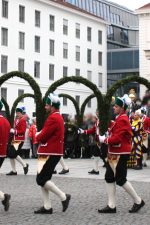Danza dei bottai a Monaco di Baviera esibizione in Piazza Wittelsbach