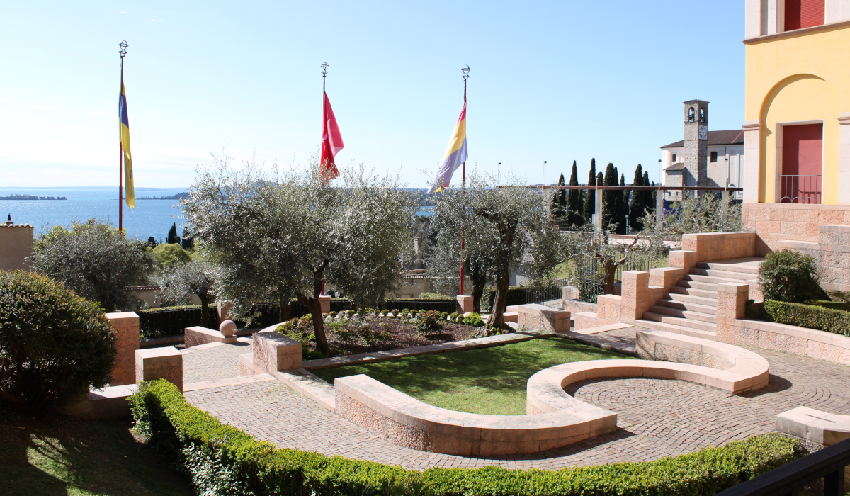 Visitare il Vittoriale in evidenza vista verso il lago di Garda