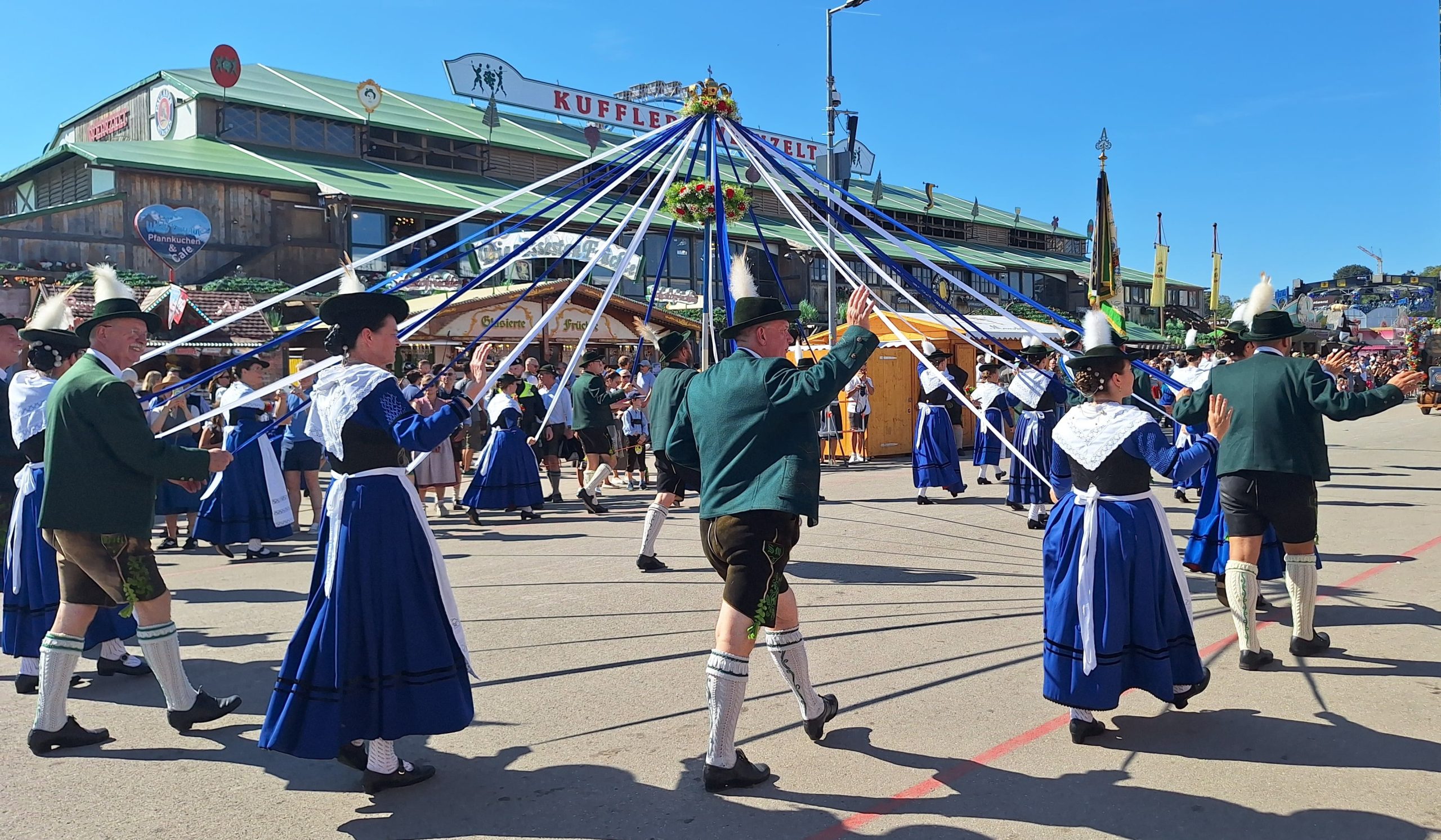 Programma Oktoberfest copertina sfilata costumi tradizionali