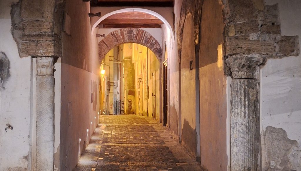 Campania on the road scorcio di Salerno di notte