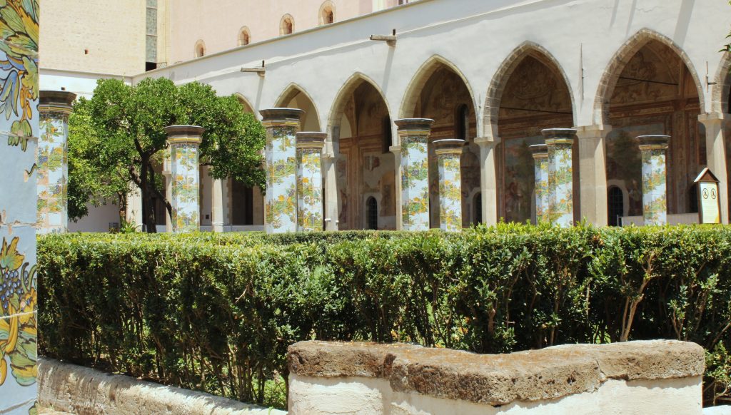 Visitare la Campania Napoli Chiostro di Santa Chiara