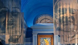 Rione Sanità interno Chiesa Blu con dettagli persone del rione
