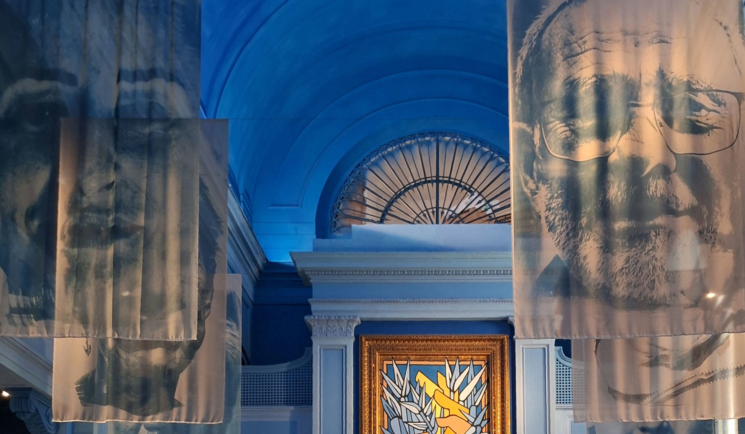 Rione Sanità interno Chiesa Blu con dettagli persone del rione
