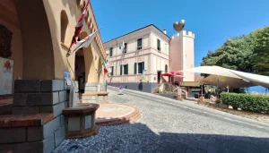 Diano Castello vista sulla piazza principale